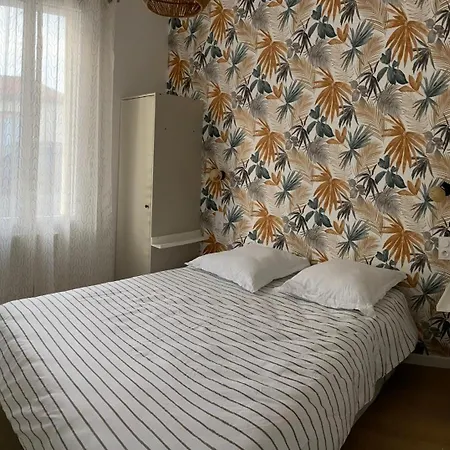 Les Lauriers Nyaraló *